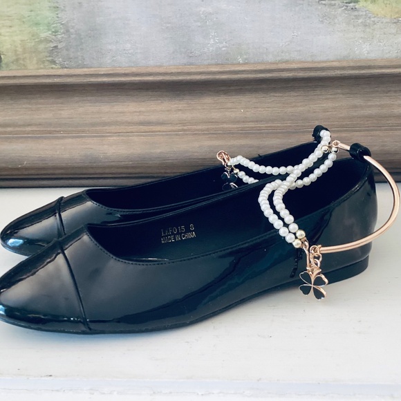 Womens Sz 8 Cap Toe Ankle Pearl Chain Charm Ballerina Flats Black Patent Leather - Picture 15 of 16